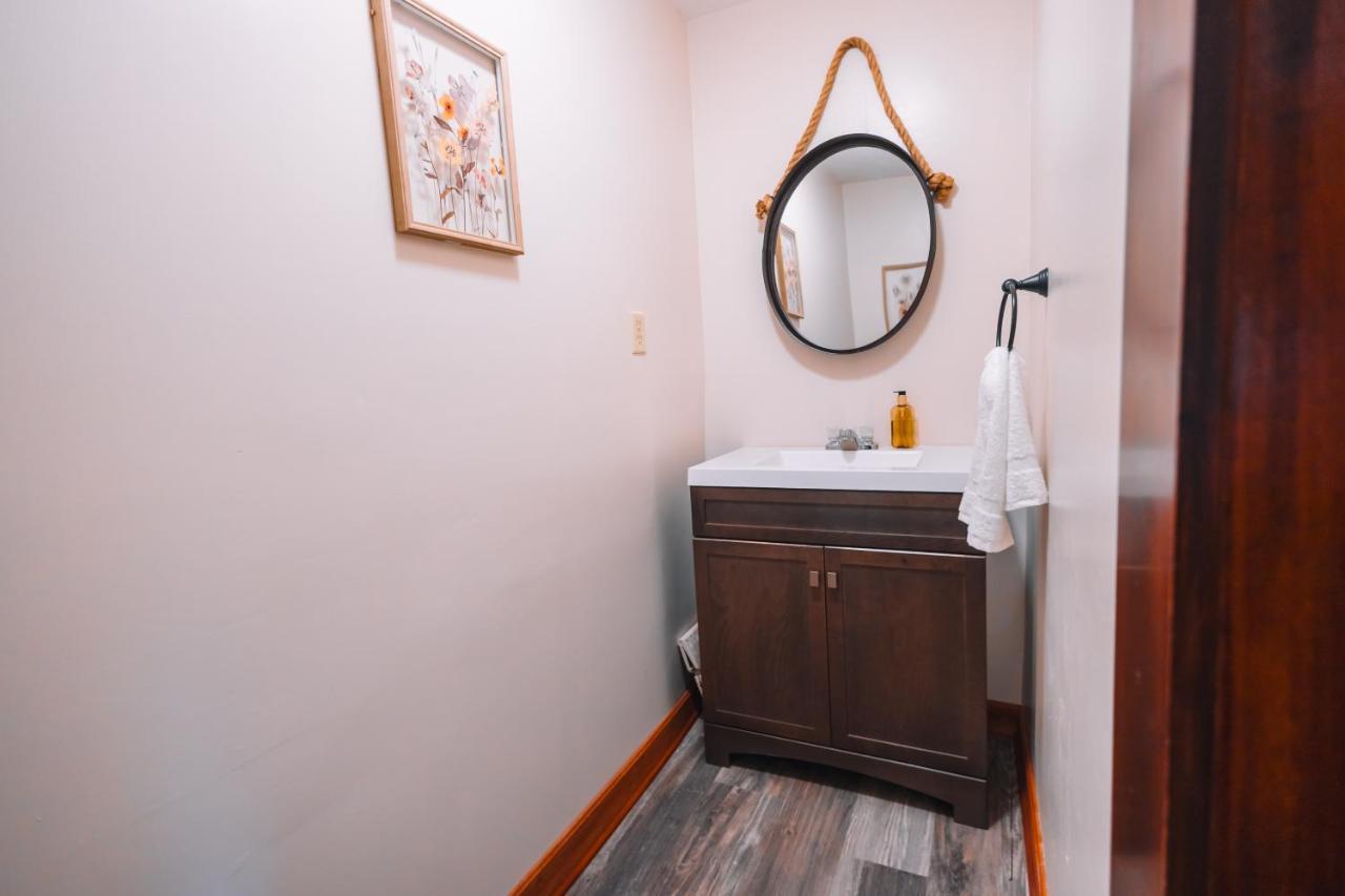Villa Downtown Escape Great For Large Families & Groups Sugarcreek Esterno foto