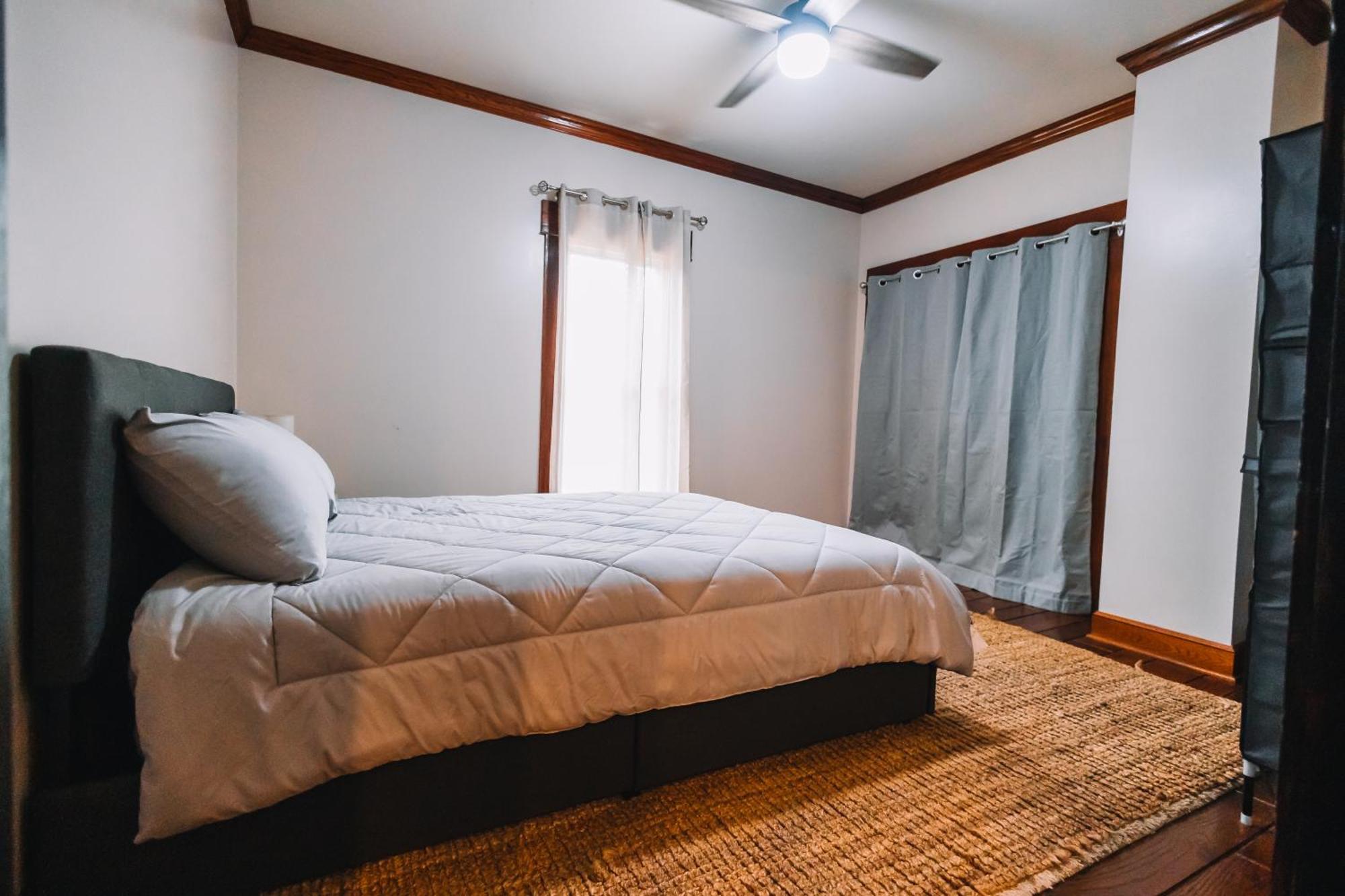 Villa Downtown Escape Great For Large Families & Groups Sugarcreek Esterno foto