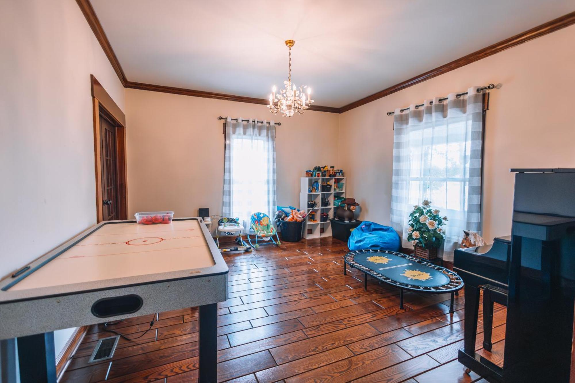 Villa Downtown Escape Great For Large Families & Groups Sugarcreek Esterno foto